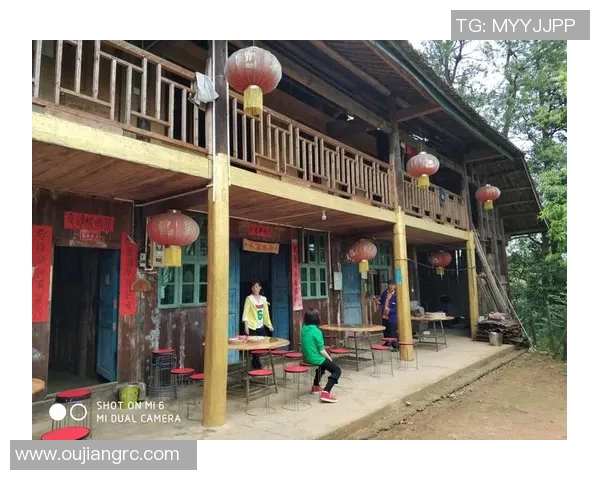 足球星女孩李玟逐梦绿茵场谱写青春热血励志篇章