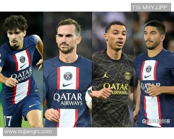 足球明星携父亲温情合影展现亲情时刻引发球迷热议 足球明星携父亲温情合影展现亲情时刻引发球迷热议